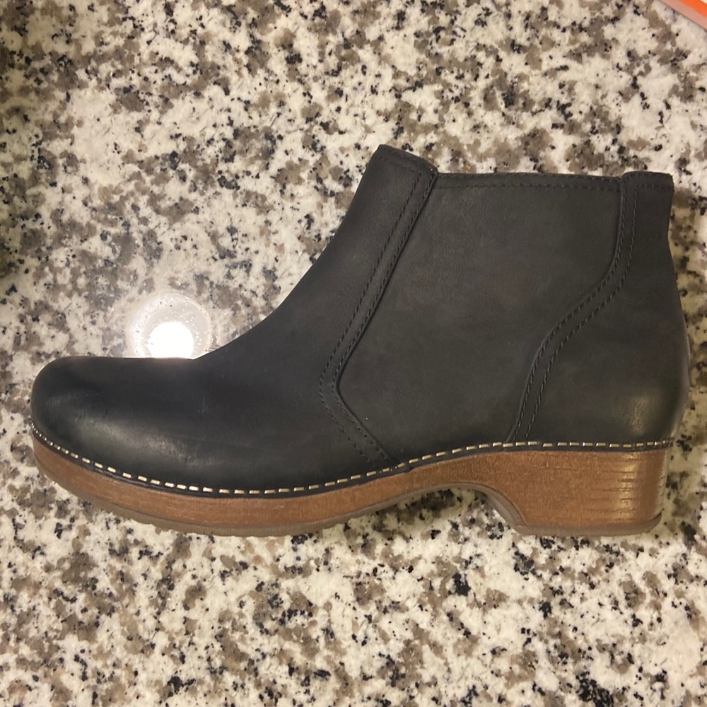Dansko Barbara Burnished Black Nubuck low bootie- lightly used- size 41